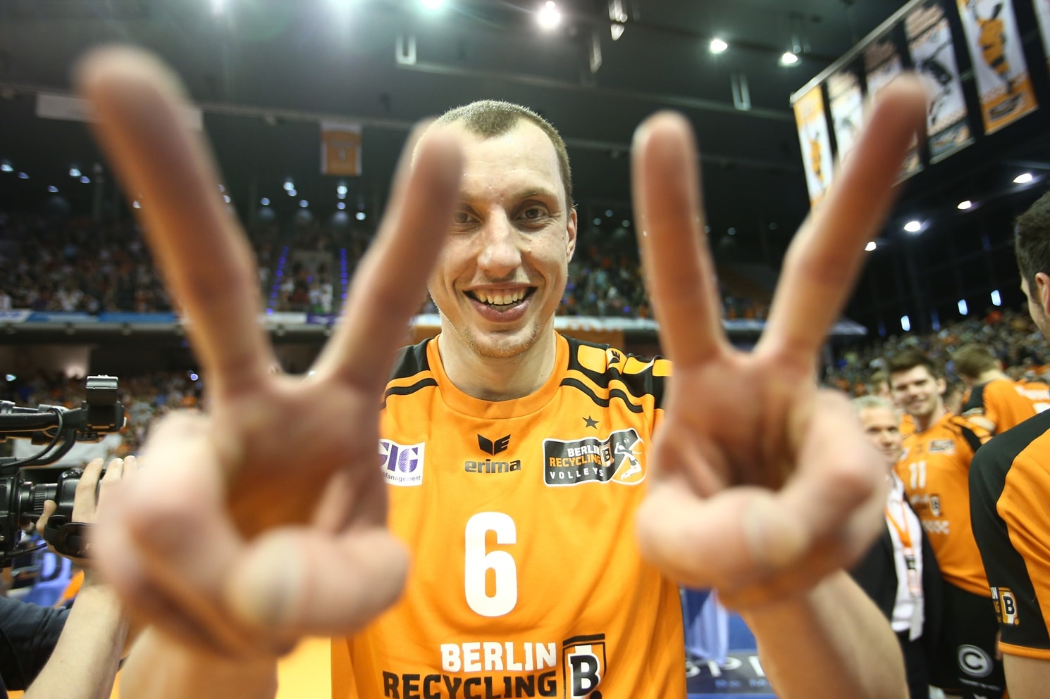 Sammeln fürs Volleyball-Kids-Camp mit Felix Fischer